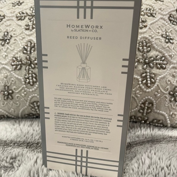 Scarlet Woods Reed Diffuser - Picture 2 of 2